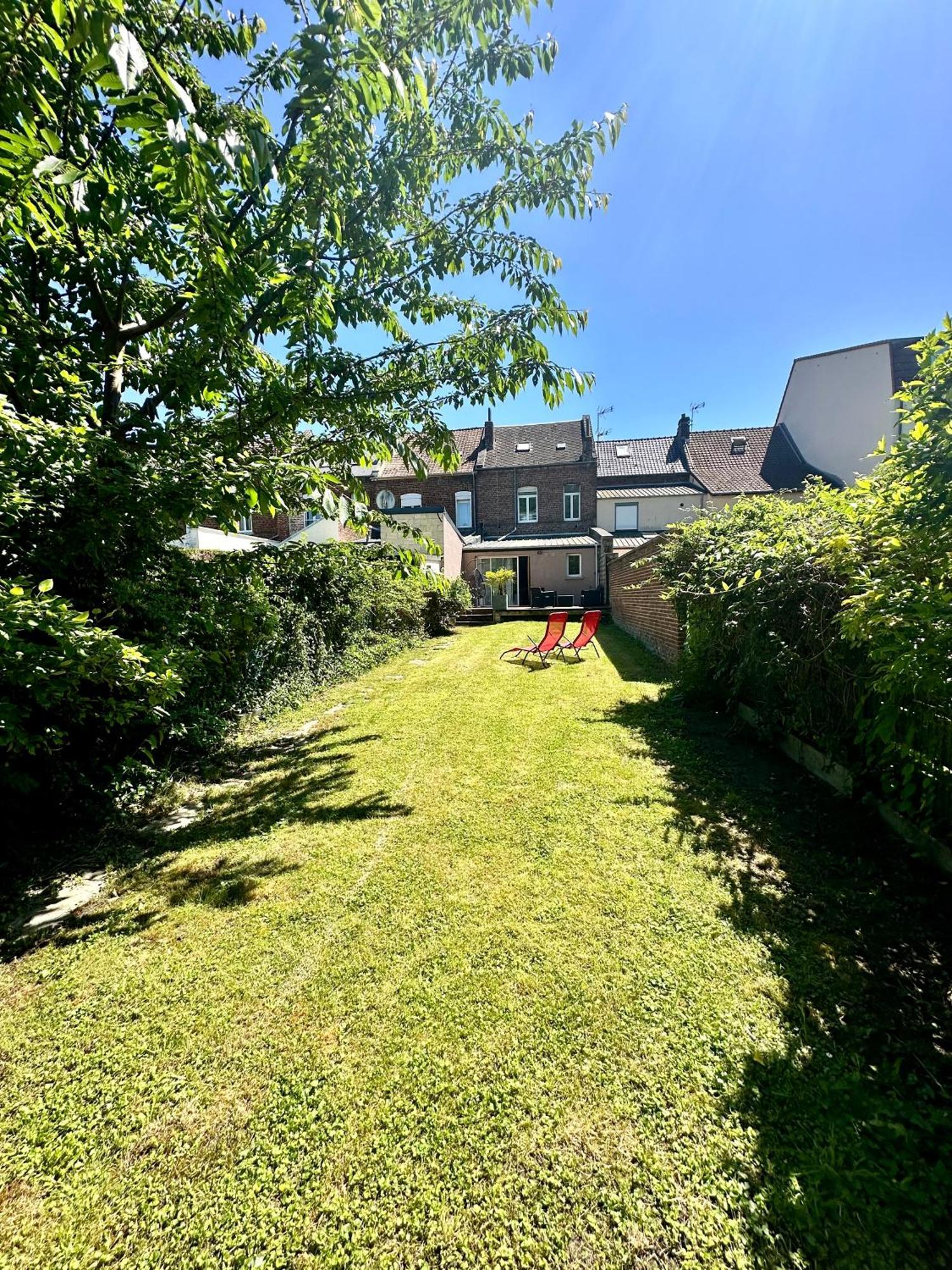 Oasis Citadine Terrasse Intime Jardin Privatif En Plein Centre Ville 70M2 Cambrai Exteriér fotografie